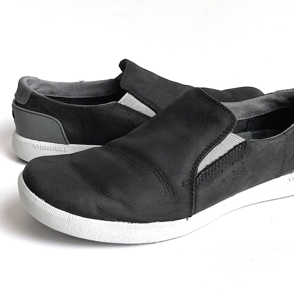 MERRELL Women's Slip On Sneakers. Black Leather. Size 8.5